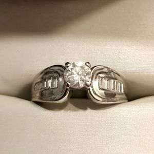 Exquisite White Gold Diamond Ring with Baguettes